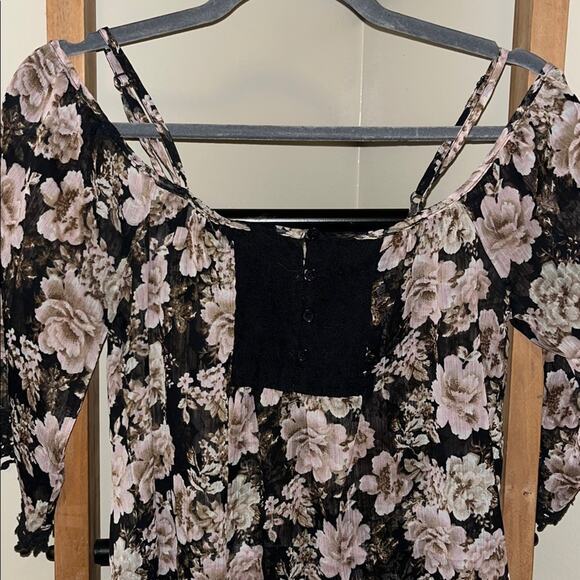 American Rag Floral Off-Shoulder Women's Top Size Large - Picture 2 of 3